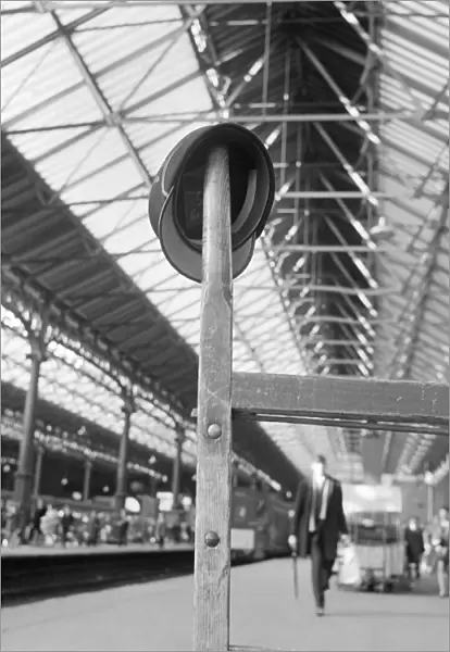 Victoria Station a061755