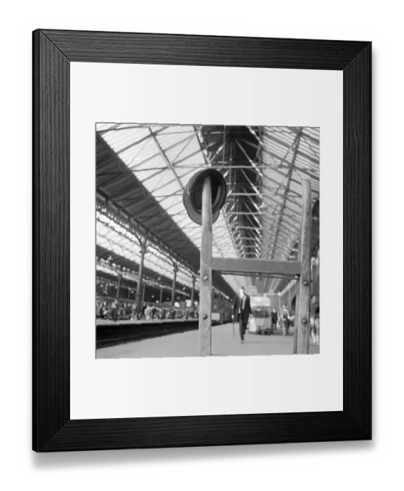 Framed Print : Victoria Station a061755 Framed Print : Victoria Station a061755