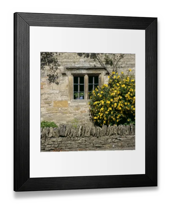 Framed Print : Cottage window K991559
