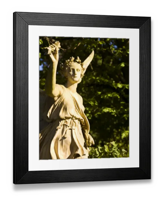 Framed Print : Osborne House statue N071181 Framed Print : Osborne House statue N071181