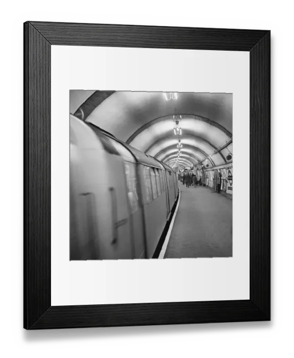 Framed Print : Piccadilly Circus Station a073198