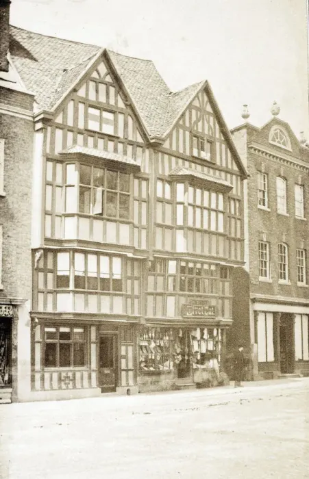 Framed Print : 107 Church Street, Tewkesbury CTP02_01_04