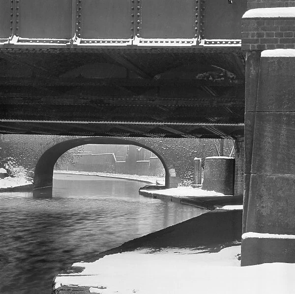 Bridges over the Regents Canal AA065309