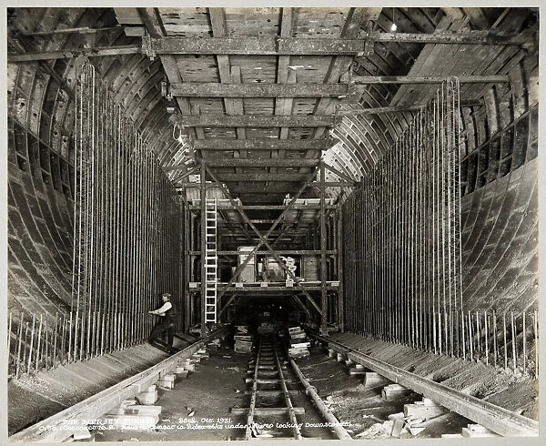Constructing the tunnel MTA01_01_23