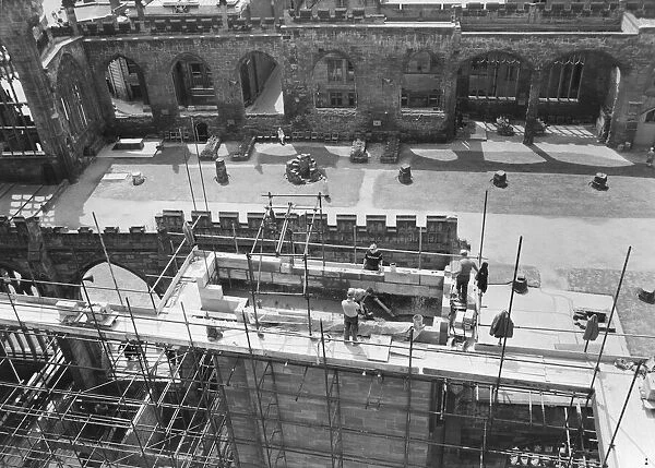 Construction and the old cathedral JLP01_08_057559