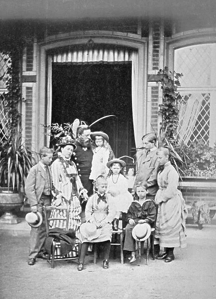 Crown Prince and Princess of Prussia and their family N950004