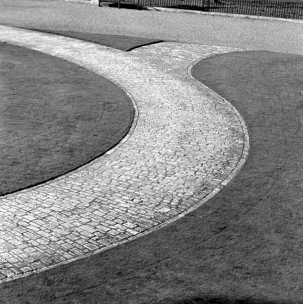Curved pathway AA064193