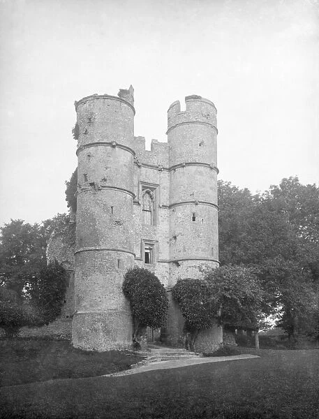 Donnington Castle c. 1900 CC97_02672