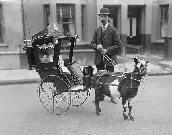 A goat-drawn carriage SAM01 / 02 / 0239