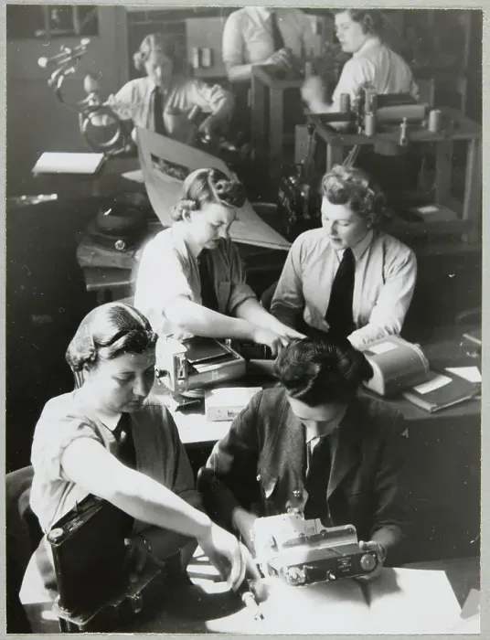 Framed Print : Group of Women's Auxiliary Air Force (WAAF) trainees undertaking training with the F24 camera chp01_07_01_049 Framed Print : Group of Women's Auxiliary Air Force (WAAF) trainees undertaking training with the F24 camera chp01_07_01_049
