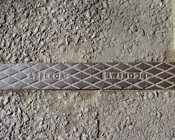 Ironwork a059333. Swindon, Wiltshire. Pavement rainwater gully cover plate made by Affleck