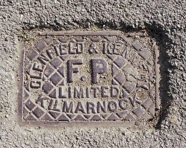 Ironwork AA059421. Swindon, Wiltshire. A cover plate made by Clenfield & Kennedy