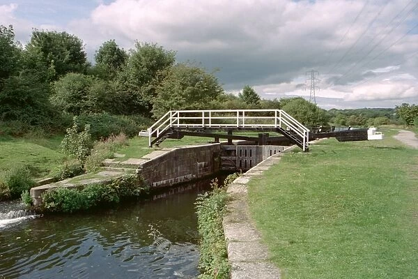 Kirkstall Lock. The lock raises the canal approx 2m