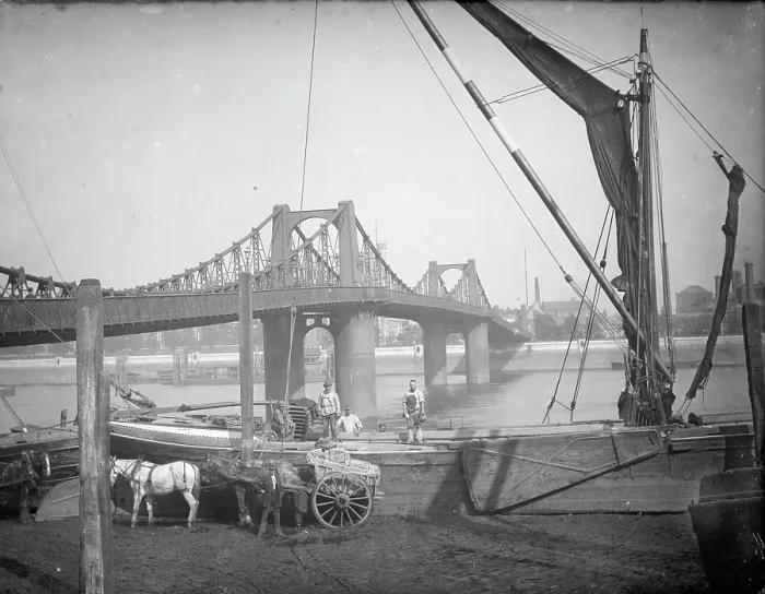 Framed Print : Lambeth Suspension Bridge, Greater London. CC73_00496