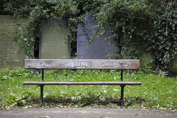 Love bench DP234912. St James Gardens, Hope Street, Liverpool