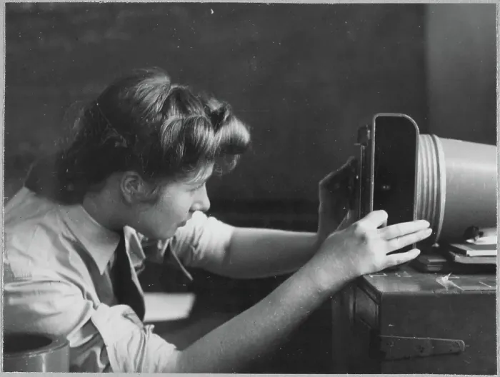 Framed Print : Member of the Women's Auxiliary Air Force (WAAF) using an aerial camera chp01_07_01_045