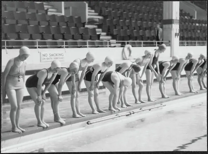 Framed Print : Members of the WAAF preparing to dive at the Derby Baths chp01_07_01_102
