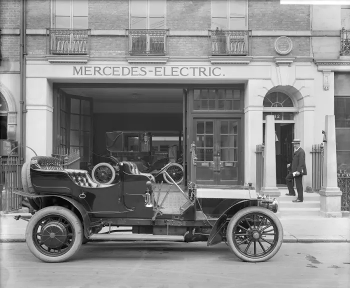 Framed Print : Mercedes Motor Showroom, 12 Saville Row BL19996_001