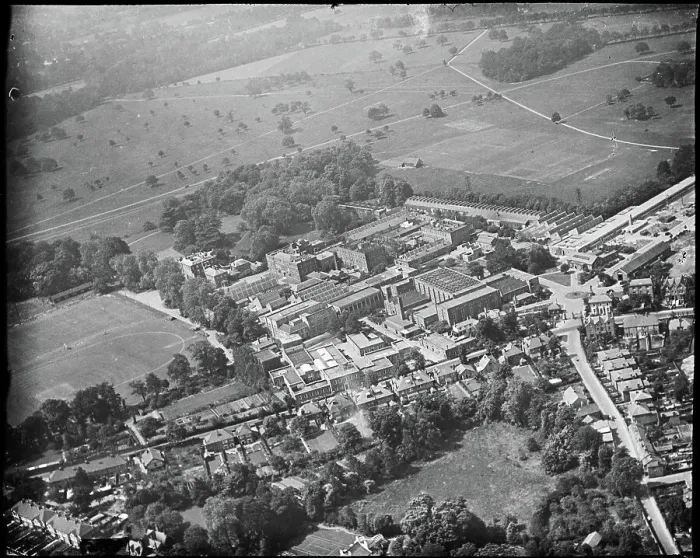 Framed Print : National Physical Laboratory, Teddington app_22790_100