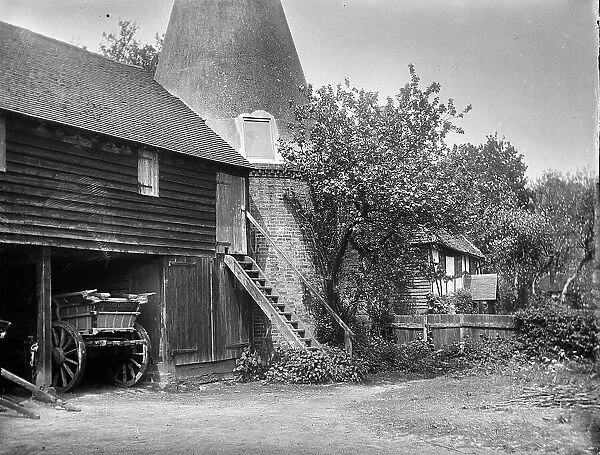 Oasthouse and stowage barn MCF01_02_1572