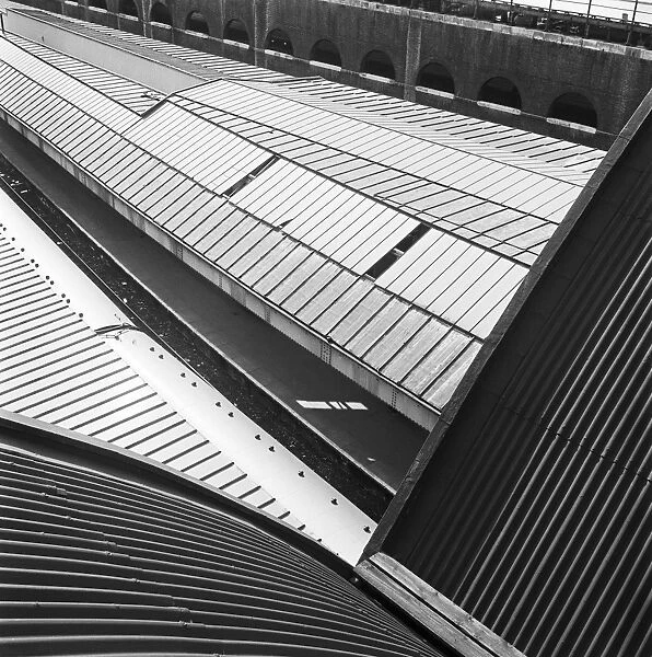 Platform canopies at Victoria Station a061776