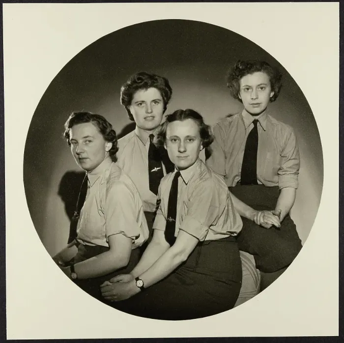 Framed Print : Portrait of WAAF personnel from the Stills Department of the RAF's Film Production Unit chp01_07_01_290