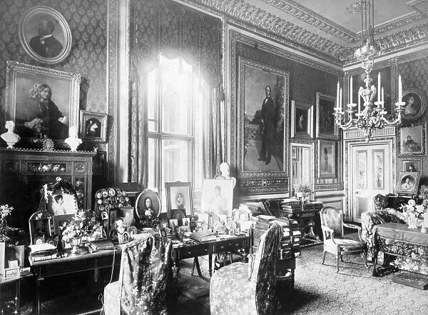 Queen Victorias private sitting room at Windsor c.1890 D880035