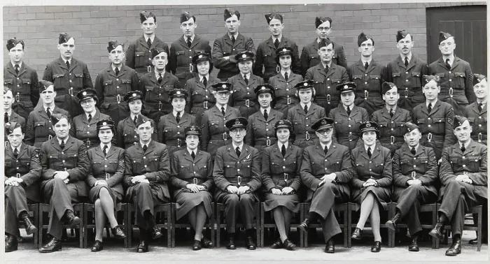 Framed Print : RAF and WAAF instructors at the No.2 School of Photography chp01_07_01_031 Framed Print : RAF and WAAF instructors at the No.2 School of Photography chp01_07_01_031