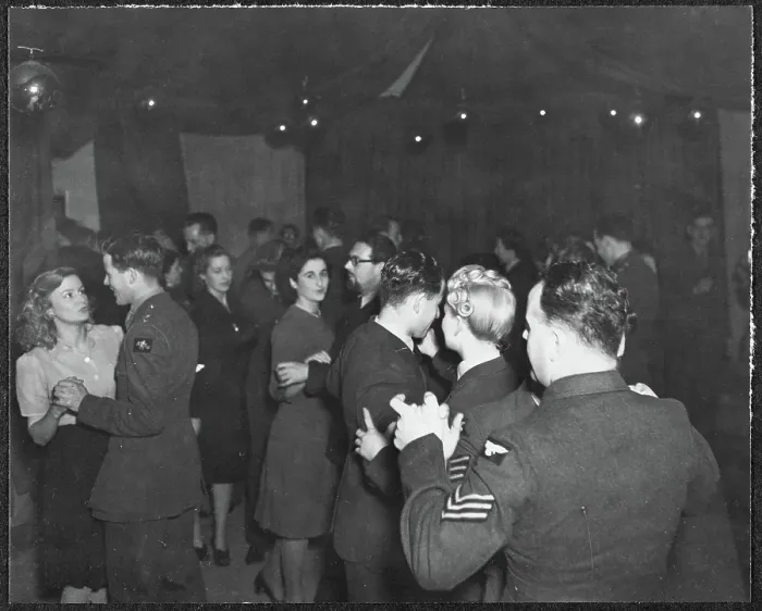 Framed Print : RAF and WAAF personnel dancing at the Sergeants Party chp01_07_01_260