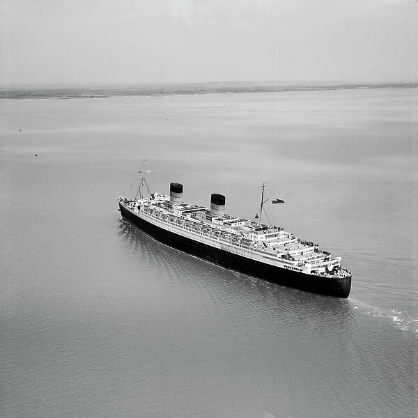 RMS Queen Elizabeth EAW022298