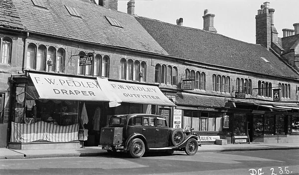 Shopping in Sherborne 1939 BB056809