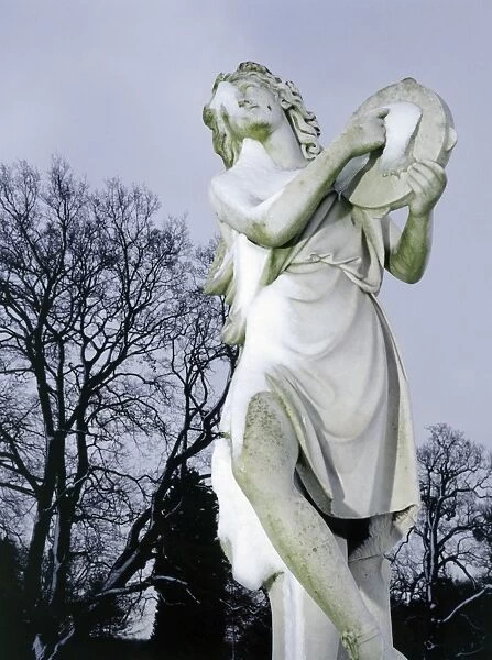 Snow covered statue at Wrest Park K030015