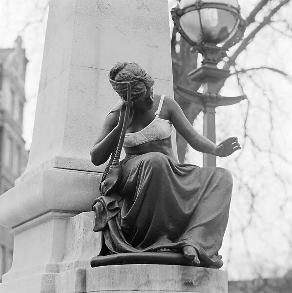 Statue with bra AA071605