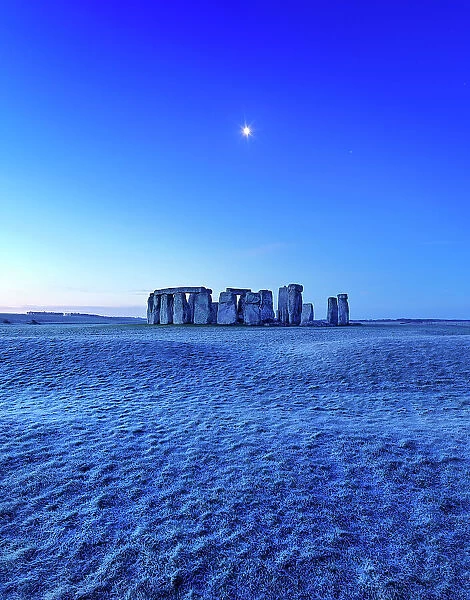 Stonehenge at dawn DP349794
