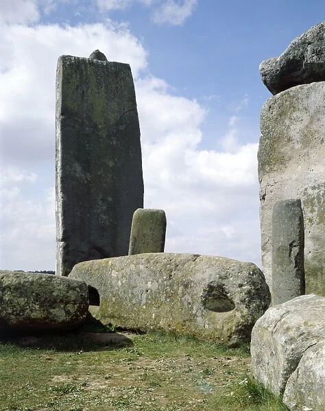 Stonehenge J870392. STONEHENGE, Wiltshire. The tallest Sarsen with fallen lintel in front
