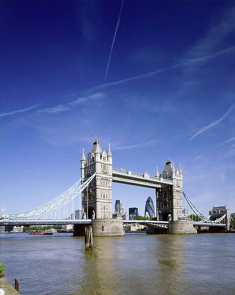 Tower Bridge J060038