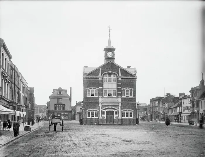 Framed Print : Town Hall, Thame. cc73_01368