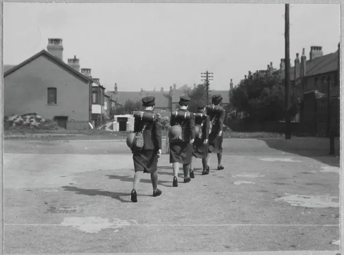 Framed Print : WAAF (Women's Auxiliary Air Force) trainees on fire picquet duty chp01_07_01_092