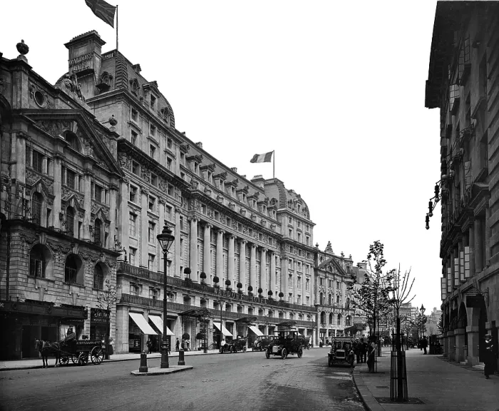Framed Print : Waldorf Hotel, Westminster bl20765 Framed Print : Waldorf Hotel, Westminster bl20765