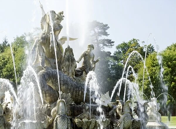 Witley Court fountain K040431