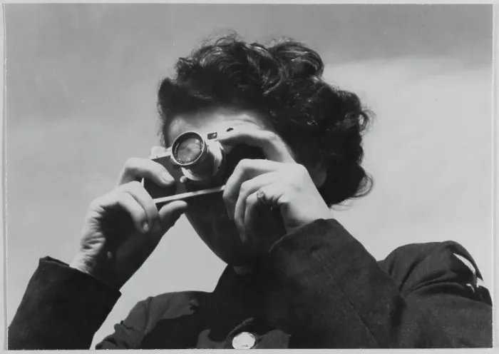 Framed Print : A Women's Auxiliary Air Force (WAAF) trainee practising using a miniature handheld camera chp01_07_01_078 Framed Print : A Women's Auxiliary Air Force (WAAF) trainee practising using a miniature handheld camera chp01_07_01_078