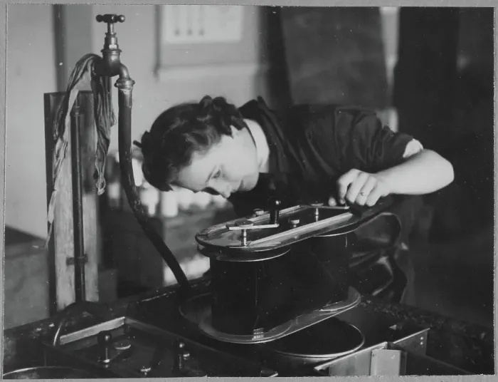 Framed Print : A Women's Auxiliary Air Force (WAAF) trainee checking a roll of film chp01_07_01_054
