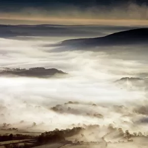 Castleton shrouded in mist N050057
