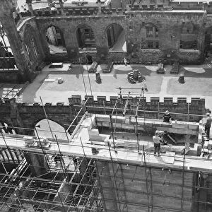 Construction and the old cathedral JLP01_08_057559