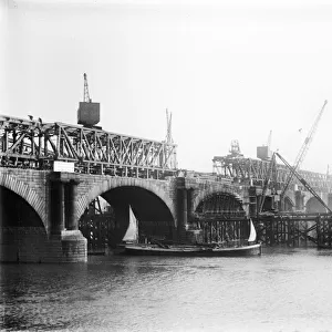 Demolition of Waterloo Bridge CXP01_01_106