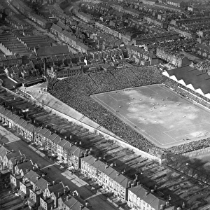 FA Cup semi-final at Highbury in 1929. EPW025836