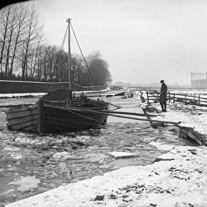Frozen Canal CC025434