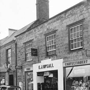 Shopping in Sherborne 1939 BB056811