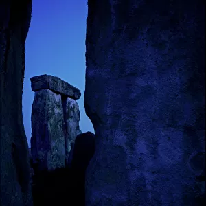 Stonehenge at night K940305