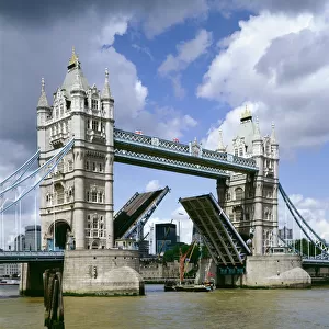 Tower Bridge J060047